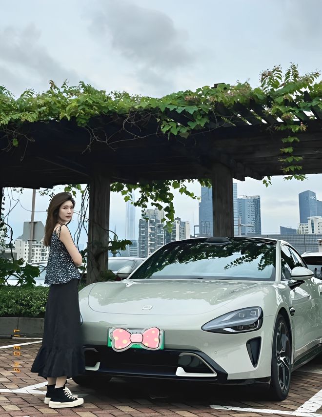 质量都这么高的吗？仙女也就长这样吧九游会J9入口小米SU7的美女车主(图5)