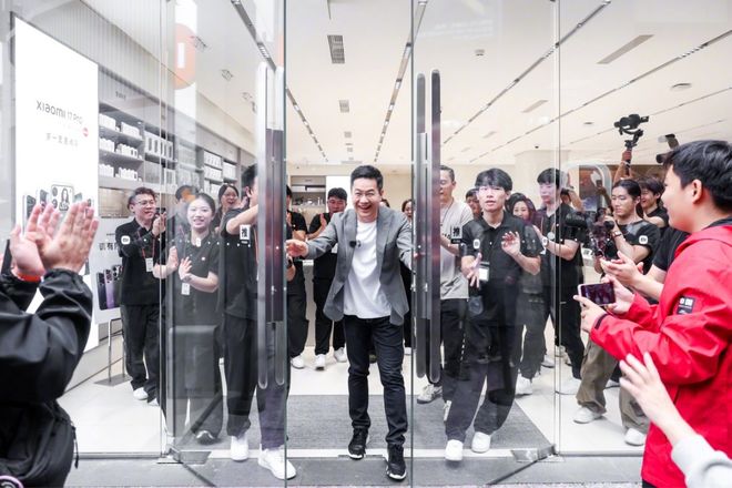 ta 研发机器人项目；国内发布「脑机接口标准」 极客早知道九游会·j9网站小米17开售5分钟破国产机销售纪录；Me(图4)