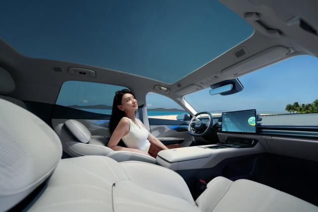 -P正式上市限时价1398万元起九游会j9登录全新领克07 EM(图10) -P正式上市限时价1398万元起九游会j9登录全新领克07 EM(图10)